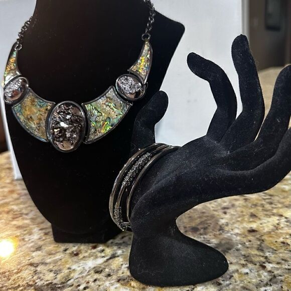 Avante Guard Metalllic Adjustable Choker Bundle w/3 Bangle Bracelets & Earrings - Picture 3 of 13